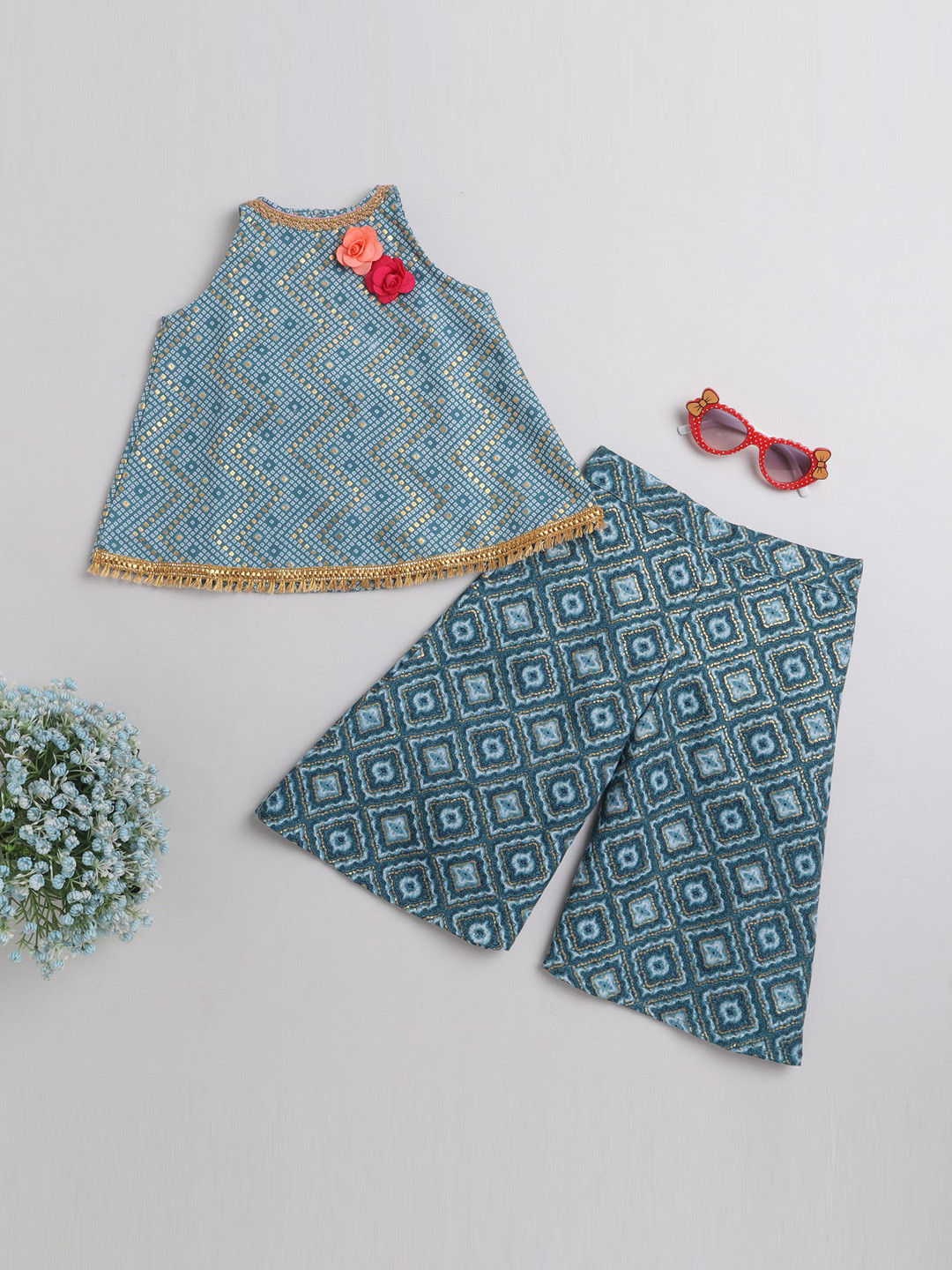 

MANY FROCKS & Girls Bandhani Printed Regular Pure Cotton Kurta with Palazzos, Green