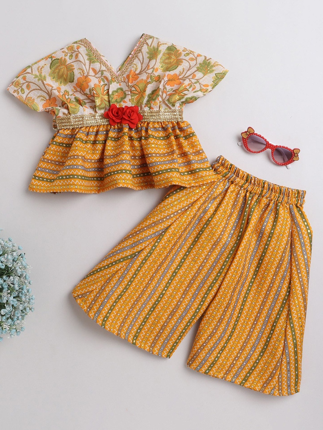 

MANY FROCKS Girls Floral Printed V-Neck Cotton Clothing Set, Yellow