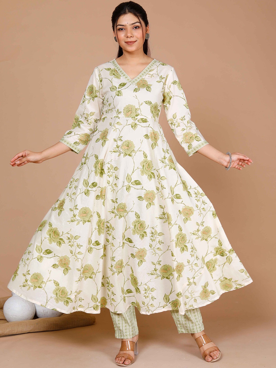 

MIRAVAN Floral Printed Regular Pure Cotton Kurta with Trousers, Green