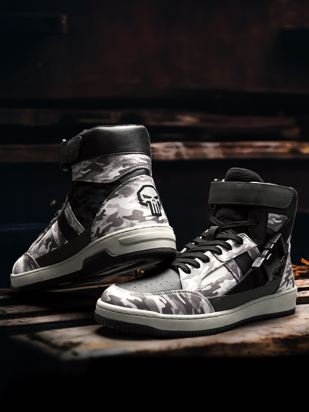 

The Souled Store Men Punisher Colourblocked Lightweight High-Top Fashion, Grey