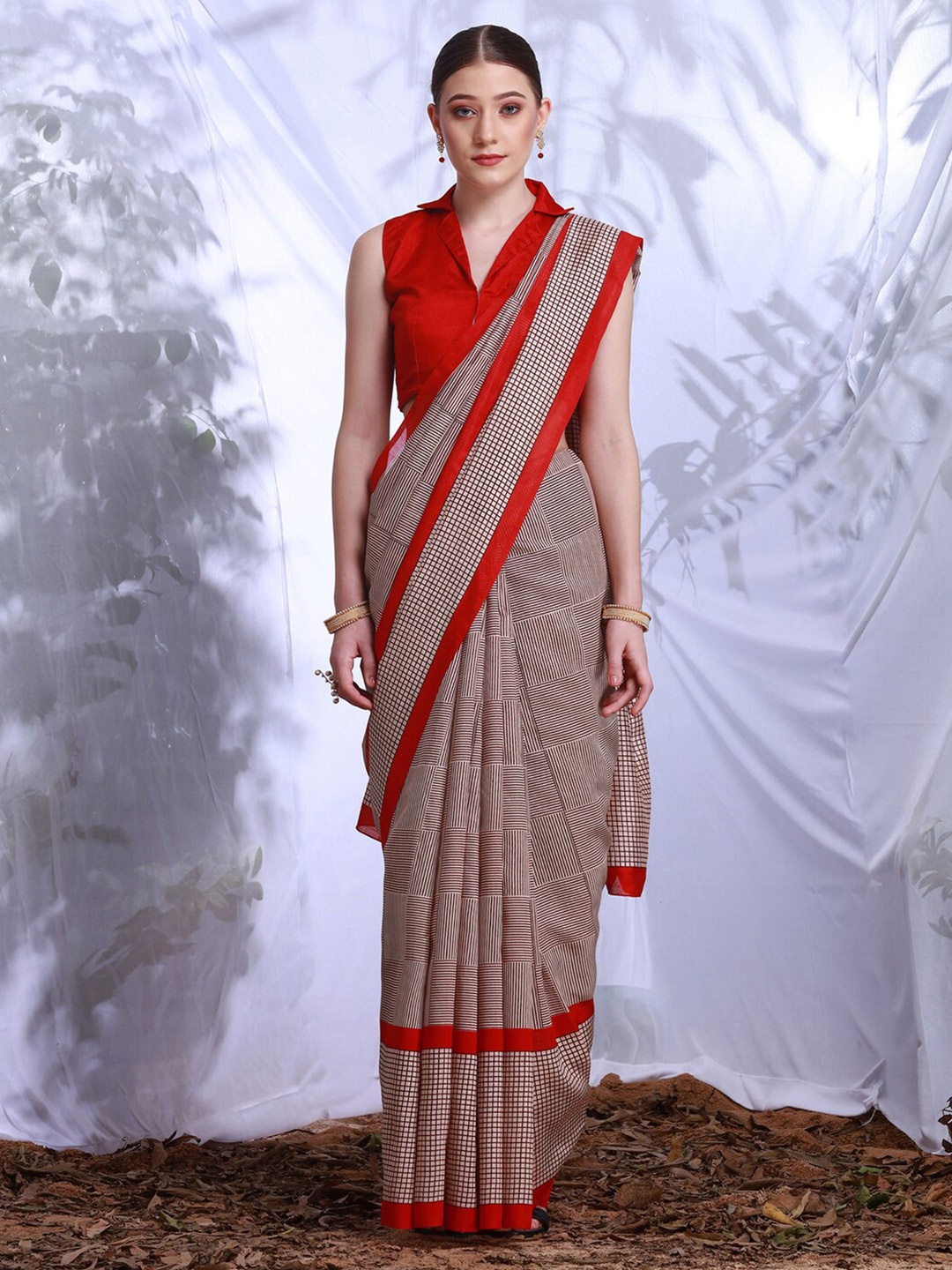 

KALINI Geometric Printed Saree, Cream