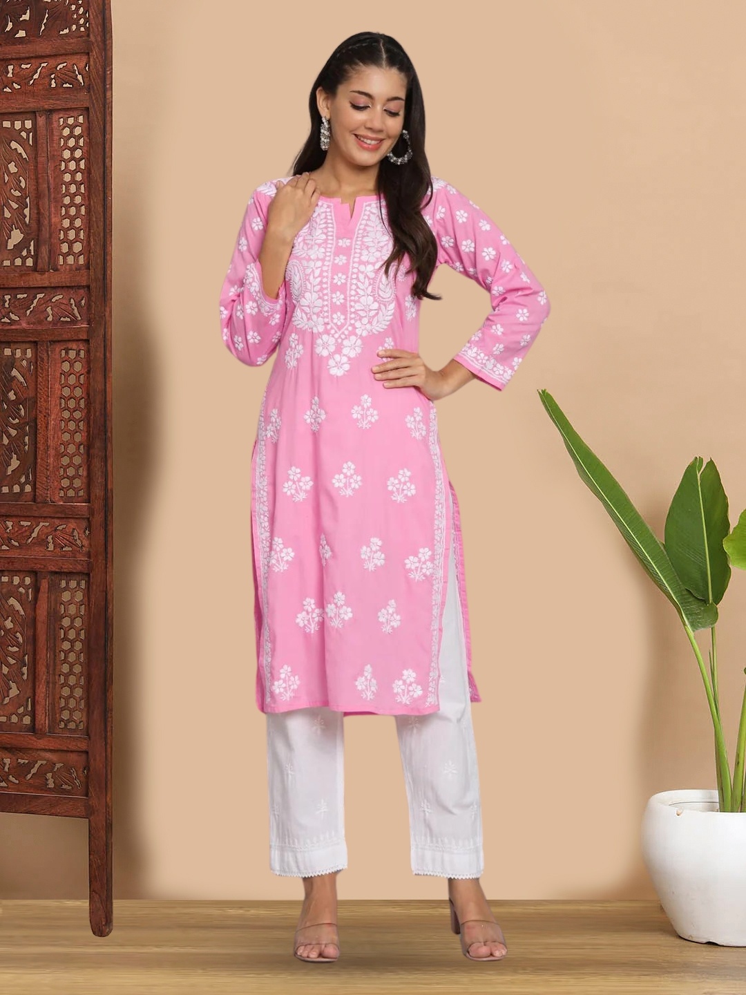 

PARAMOUNT CHIKAN Women Embroidered Chikankari Cotton Straight Kurta, Pink