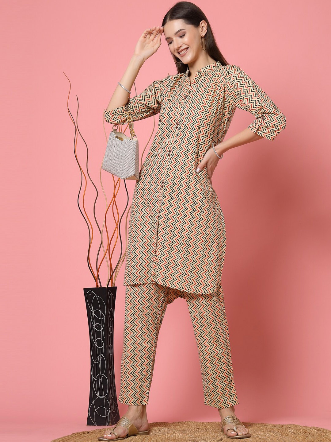 

Molly & Michel Chevron Printed Regular Pure Cotton Straight Kurta With Trousers, Yellow