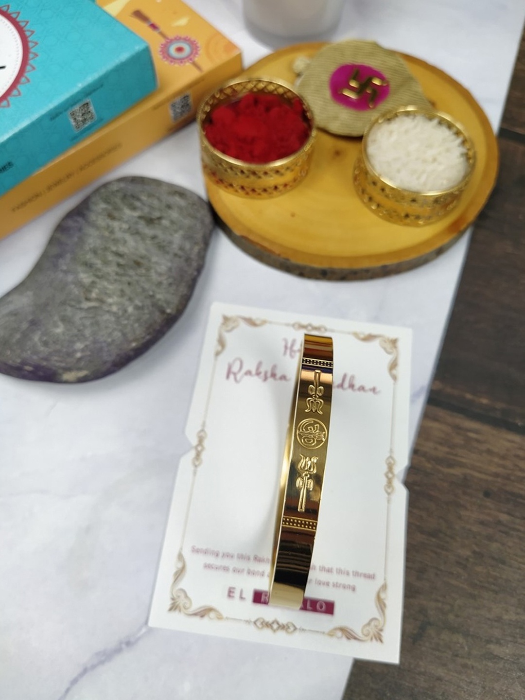 

EL REGALO Men Stainless Steel Om Rakhi, Gold