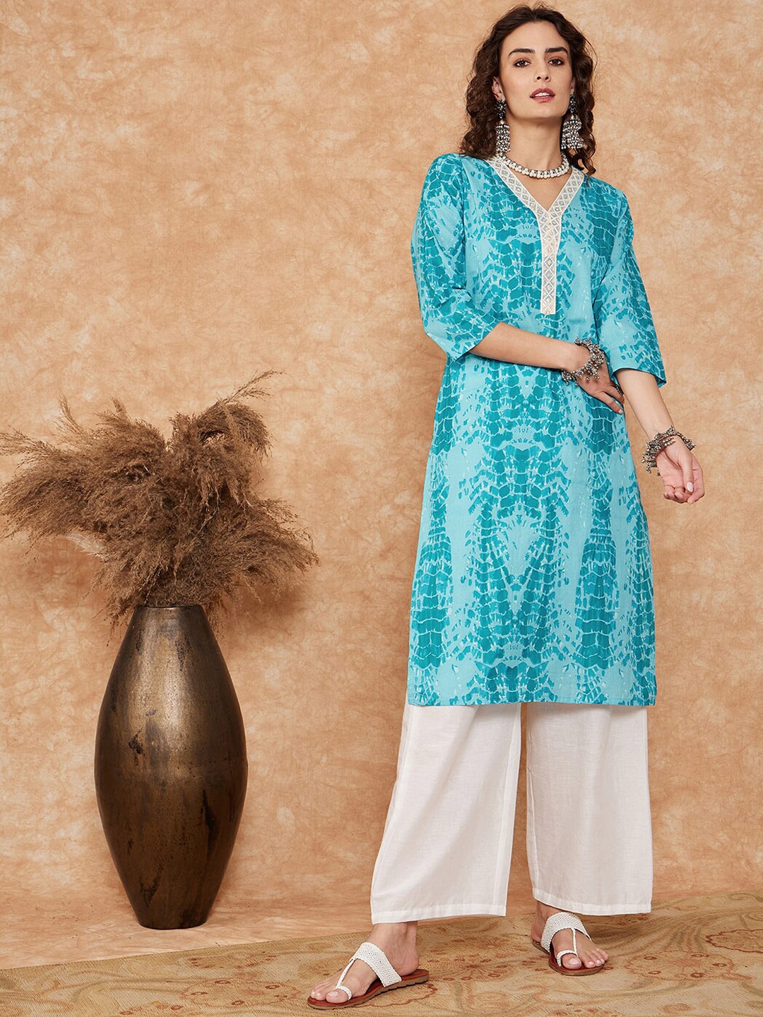 

InWeave Abstract Printed Straight Pure Cotton Kurta, Blue