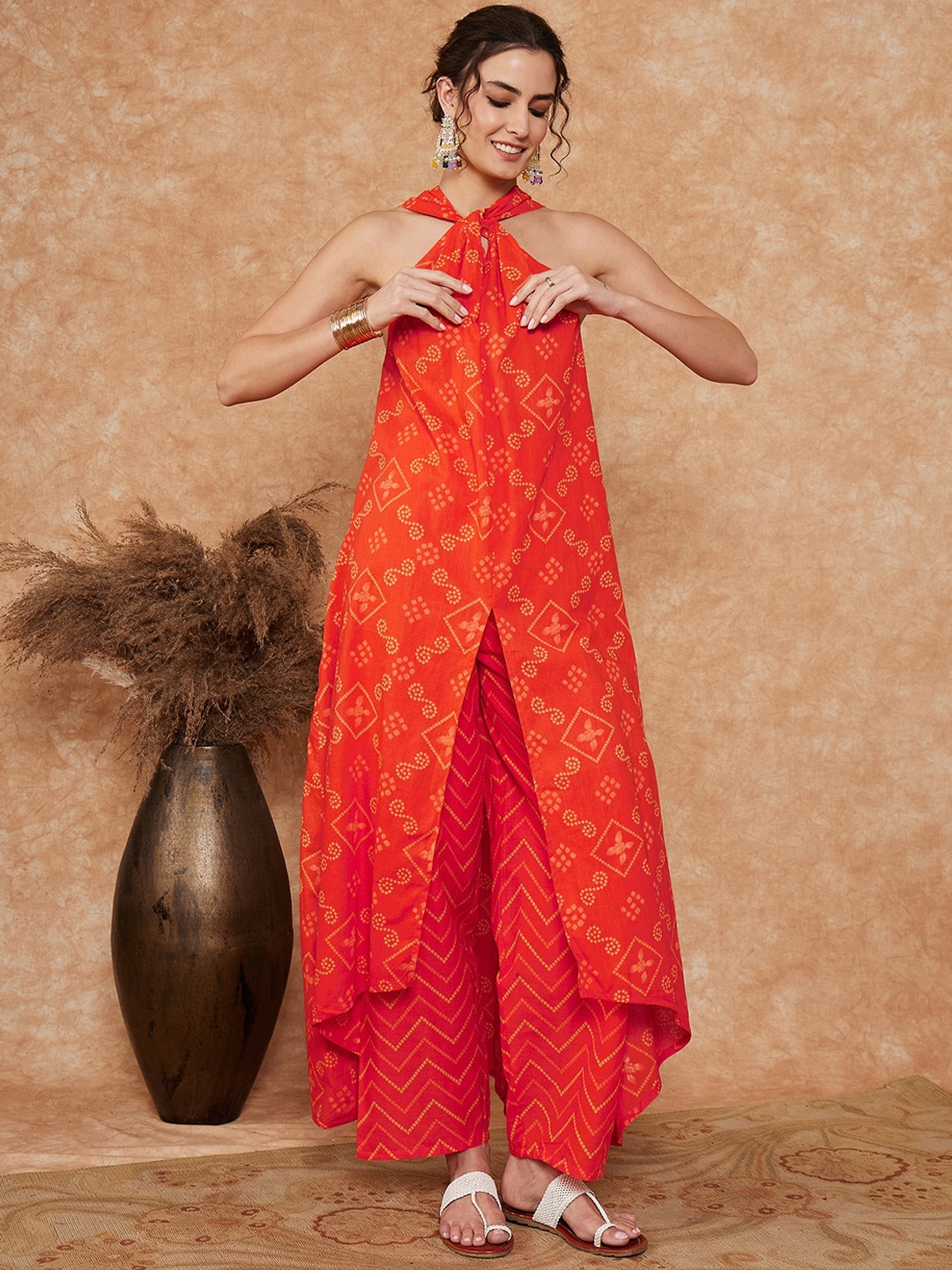 

InWeave Bandhani Printed Regular Pure Cotton Kurta With Trousers, Orange