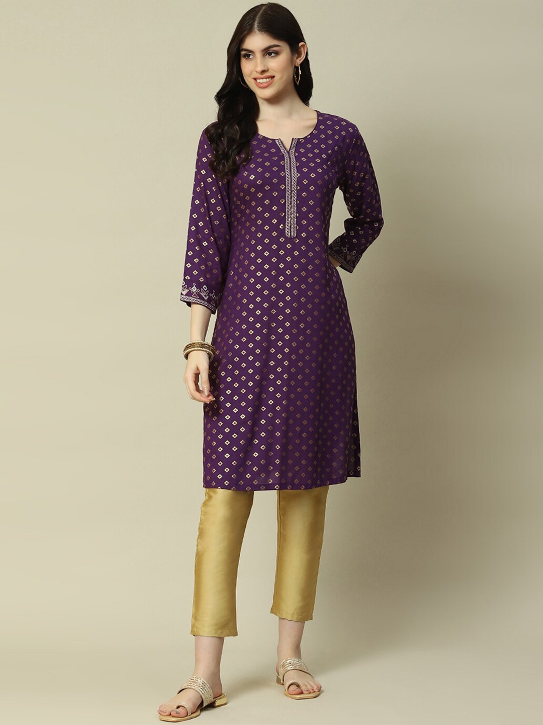 

Rangriti Women Geometric Printed Straight Kurta, Purple