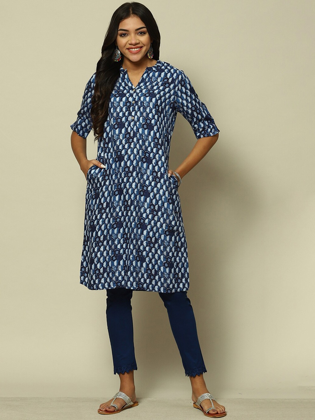 Rangriti Women Geometric Printed Straight Kurta, Blue