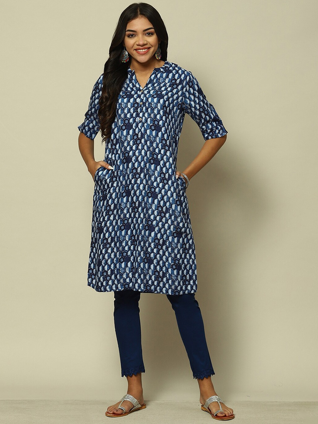 

Rangriti Geometric Printed Mandarin Collar Regular Anarkali Kurta, Blue