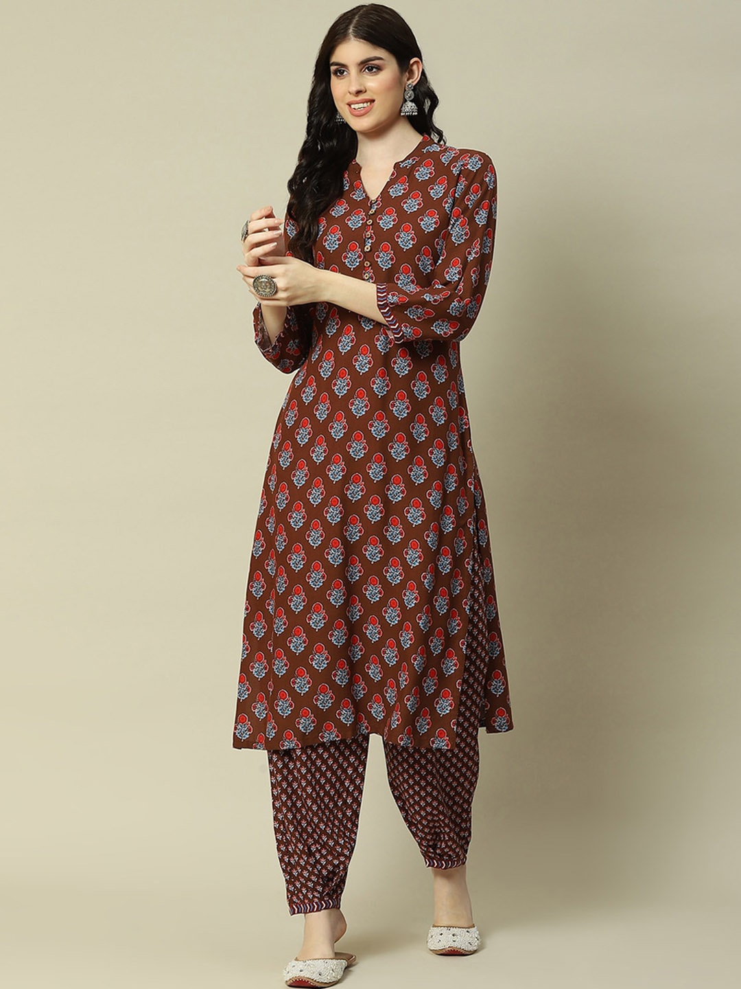 

Rangriti Floral Printed Mandarin Collar Regular Straight Kurta with Trousers, Brown