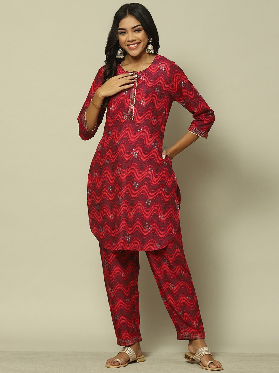 

Rangriti Abstract Printed Gotta Patti Straight Kurta With Trousers, Maroon