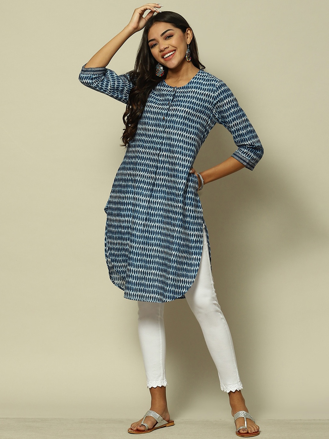 

Rangriti Geometric Printed Round Neck Cotton Kurta, Blue
