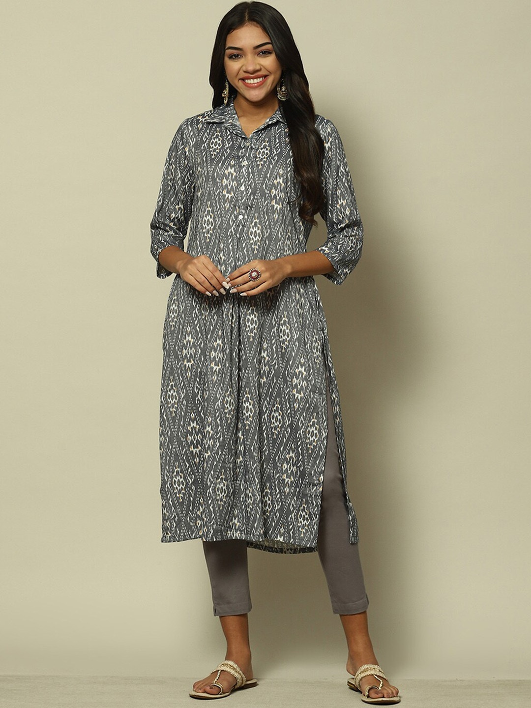 

Rangriti Abstract Printed Shirt Collar Kurta, Grey