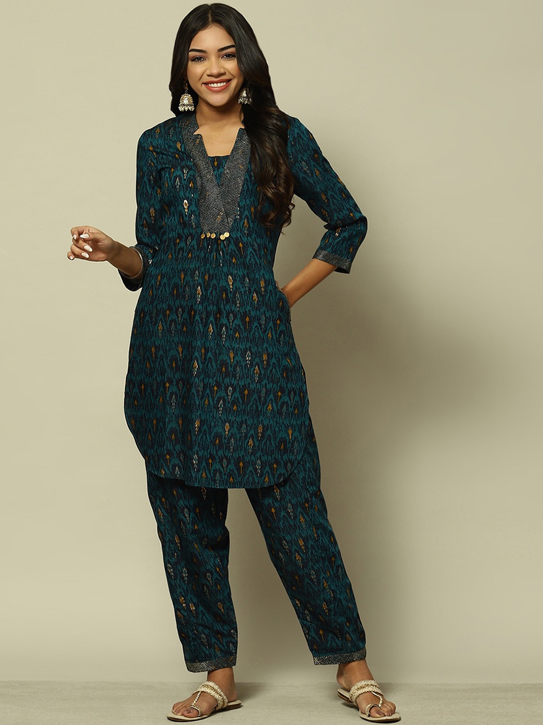 

Rangriti Abstract Printed V-Neck Kurta with Trousers, Blue