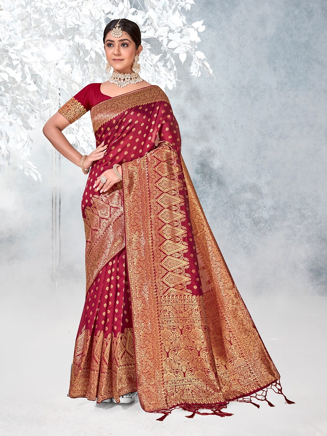 

Anouk Ethnic Motifs Woven Design Zari Banarasi Saree, Maroon