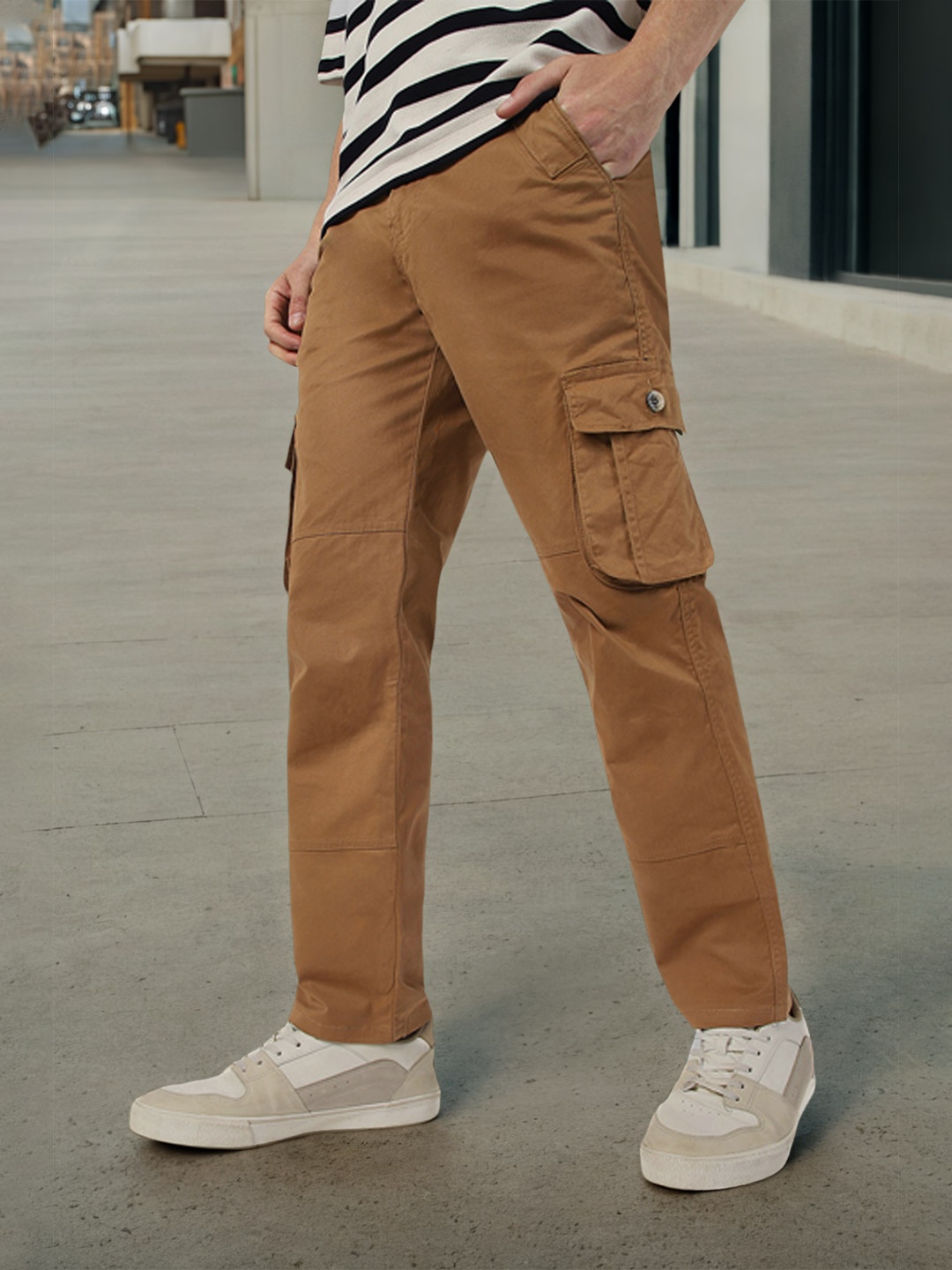 

Urbano Fashion Men Mid-Rise Cargos Trousers, Brown