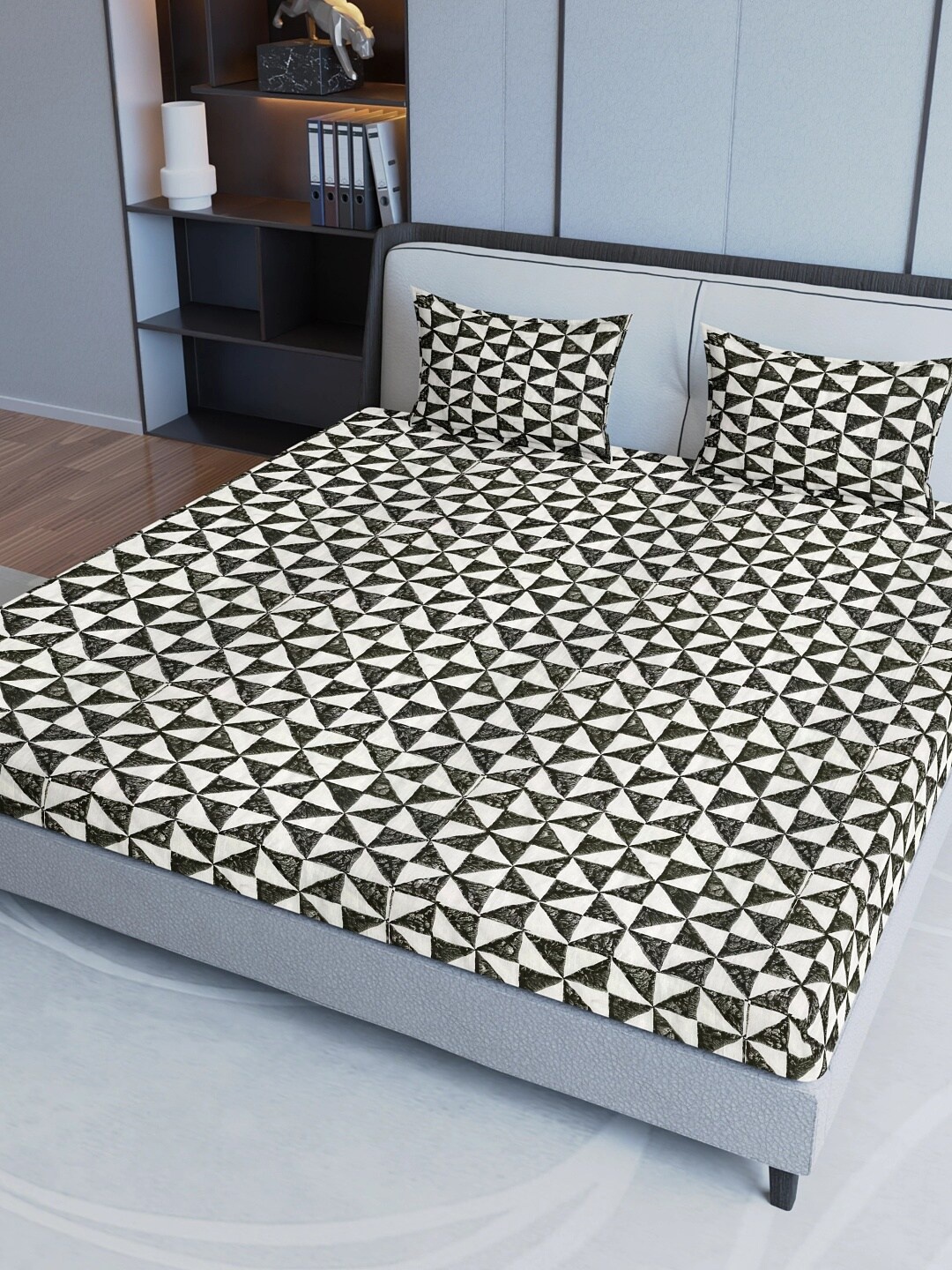 

Sangria Black & White Geometric-Printed 200TC Pure-Cotton Queen Bedsheet & 2 Pillow Covers