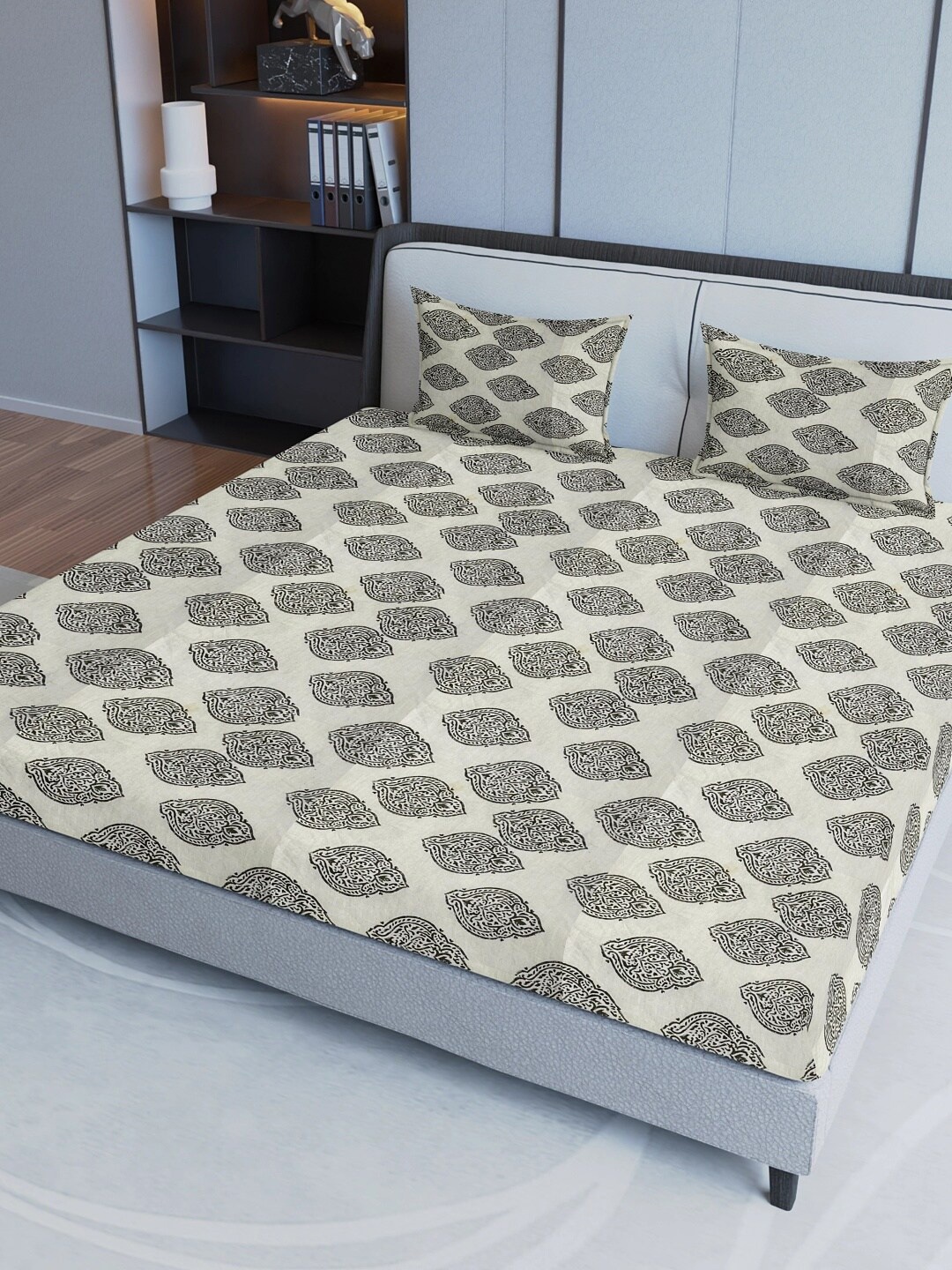 

Sangria Grey & White Ethnic Motif Printed 200TC Fitted Pure Cotton Queen Bedsheet Set