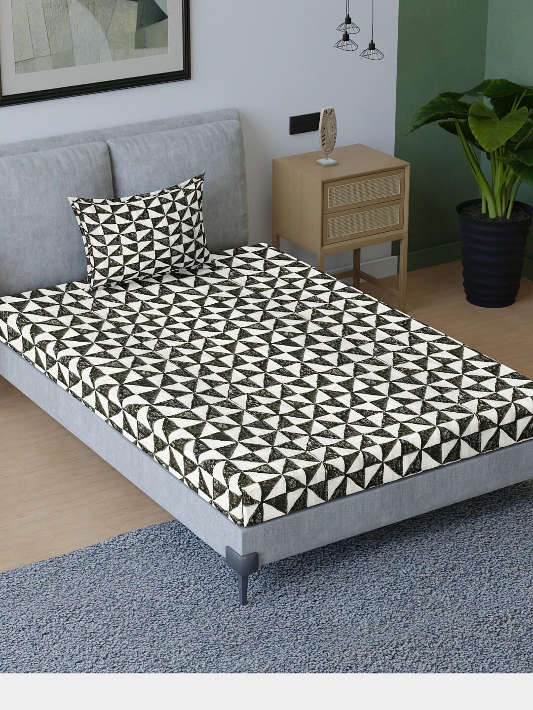 

Sangria Black & White Geometric Pure Cotton 200 TC Single Bedsheet & 1 Pillow Cover