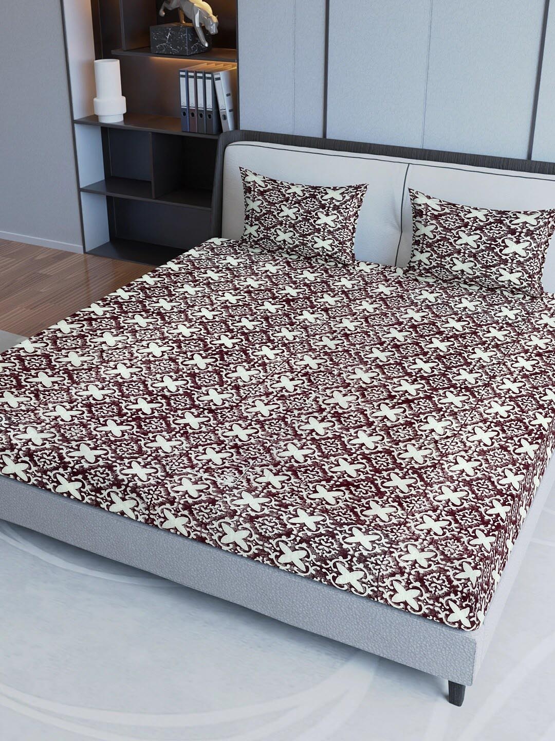 

Sangria Maroon & White Geometric Printed 200TC Pure Cotton Queen Bedsheet Set