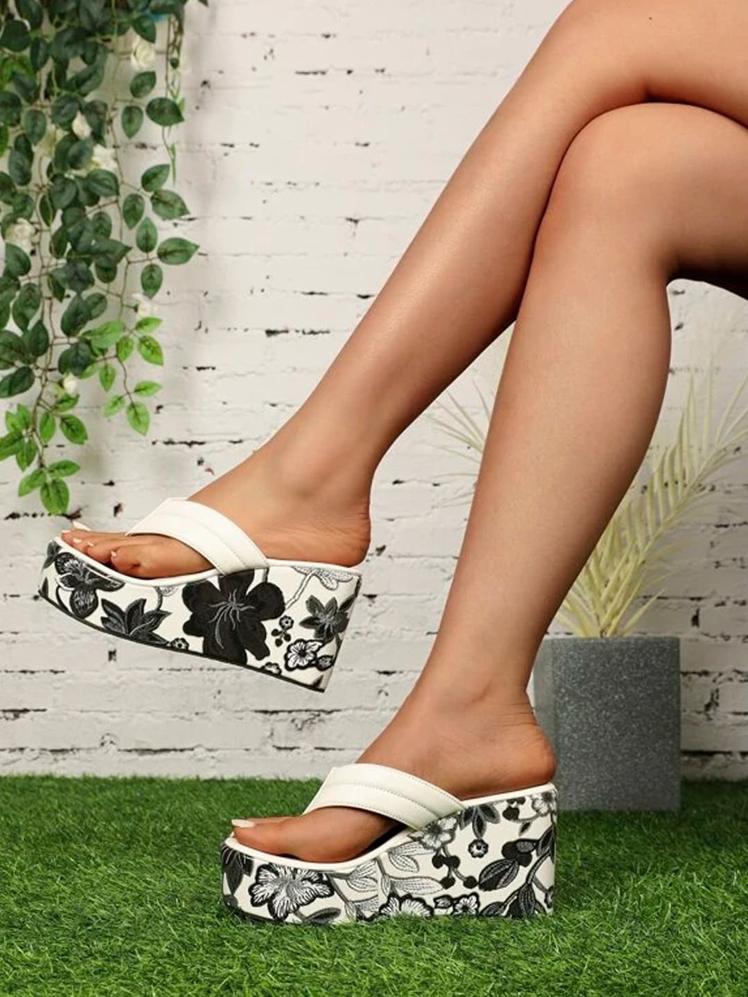 

Shoetopia Girls Printed Open Toe Flatform Heels, White