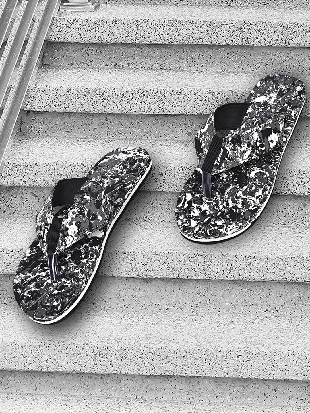 

TPENT Men Printed Thong Flip-Flops, Black