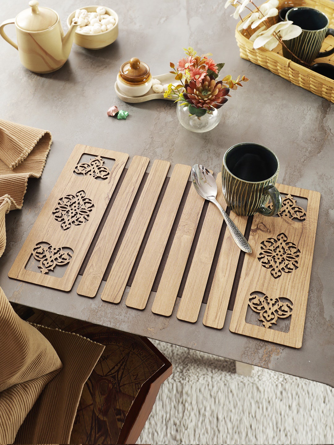 

eyda Beige 6 Pieces Textured Foldable Table Placemats