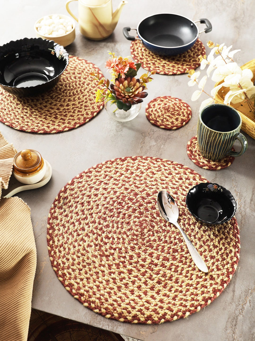 

eyda Red & Beige 6 Pieces Woven Design Jute Table Placemats