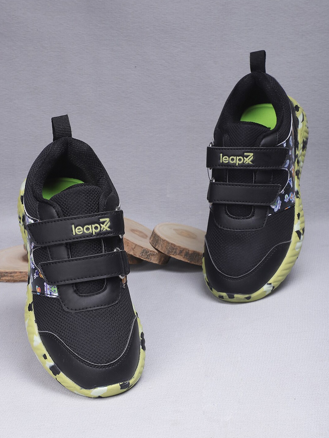 

Liberty Unisex Kids Running Non-Marking Shoes, Black