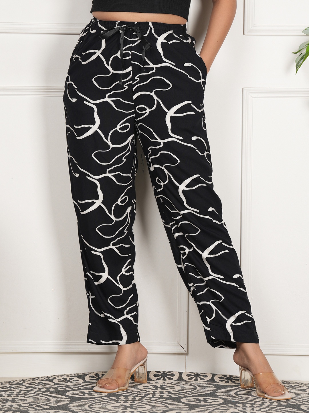 

Style Shoes Women Abstract Printed Trouser, Black
