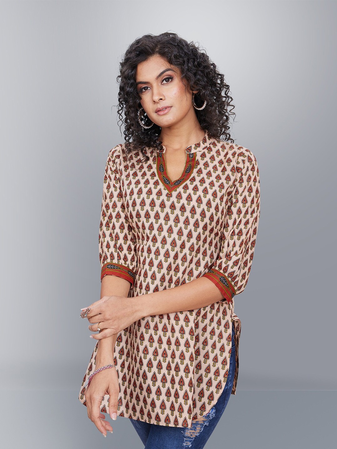 

Jevi Prints Ethnic Motifs Printed Kalamkari Pure Cotton Kurti, Beige