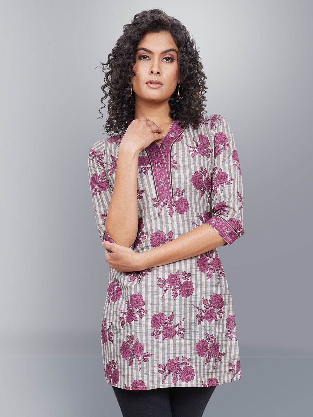 

Jevi Prints Floral Printed V-Neck Pure Cotton Straight Kurti, Grey