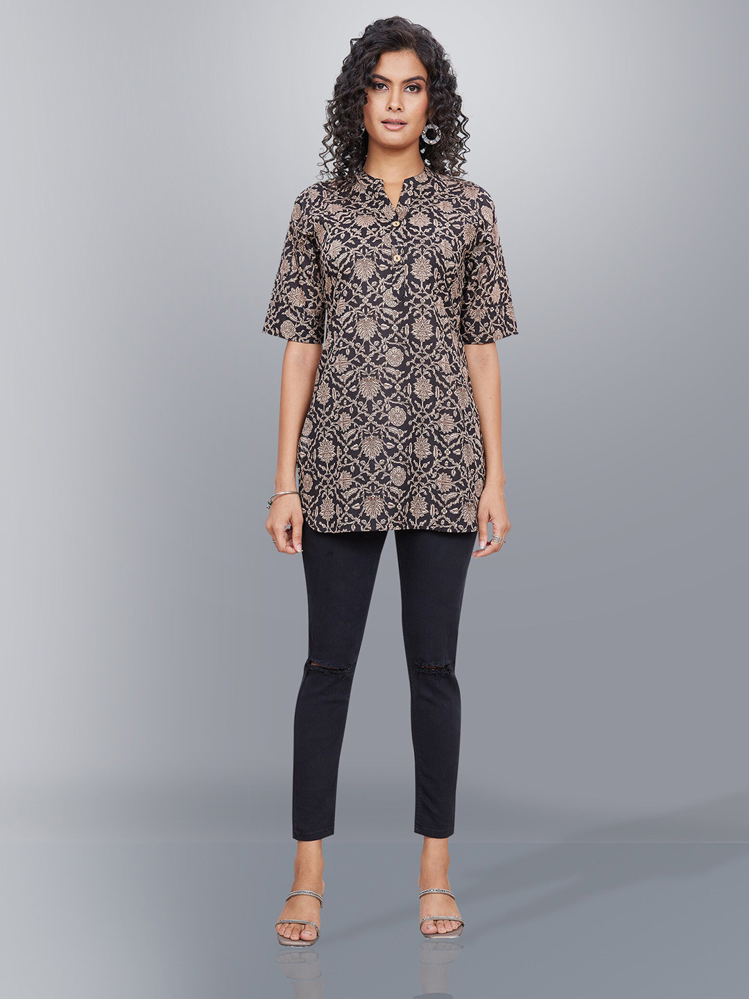 

Jevi Prints Floral Printed Pure Cotton Kurti, Black