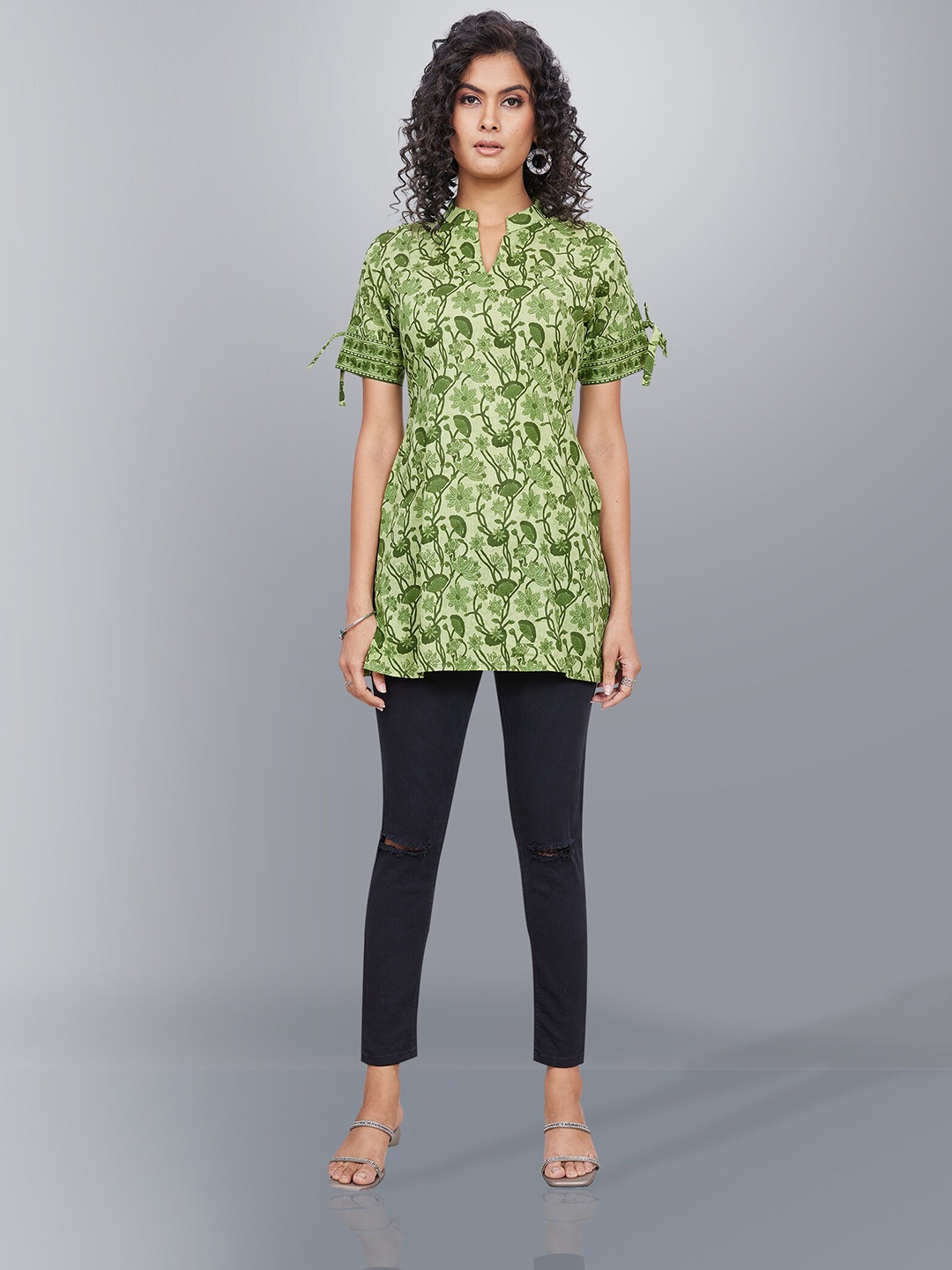 

Jevi Prints Ethnic Motifs Printed Pure Cotton Kurti, Green