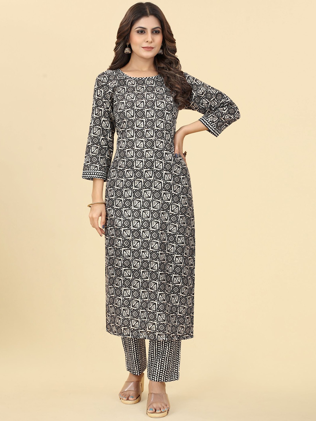 

EVERMORE Ethnic Motifs Printed Straight Kurta With Trousers, Black