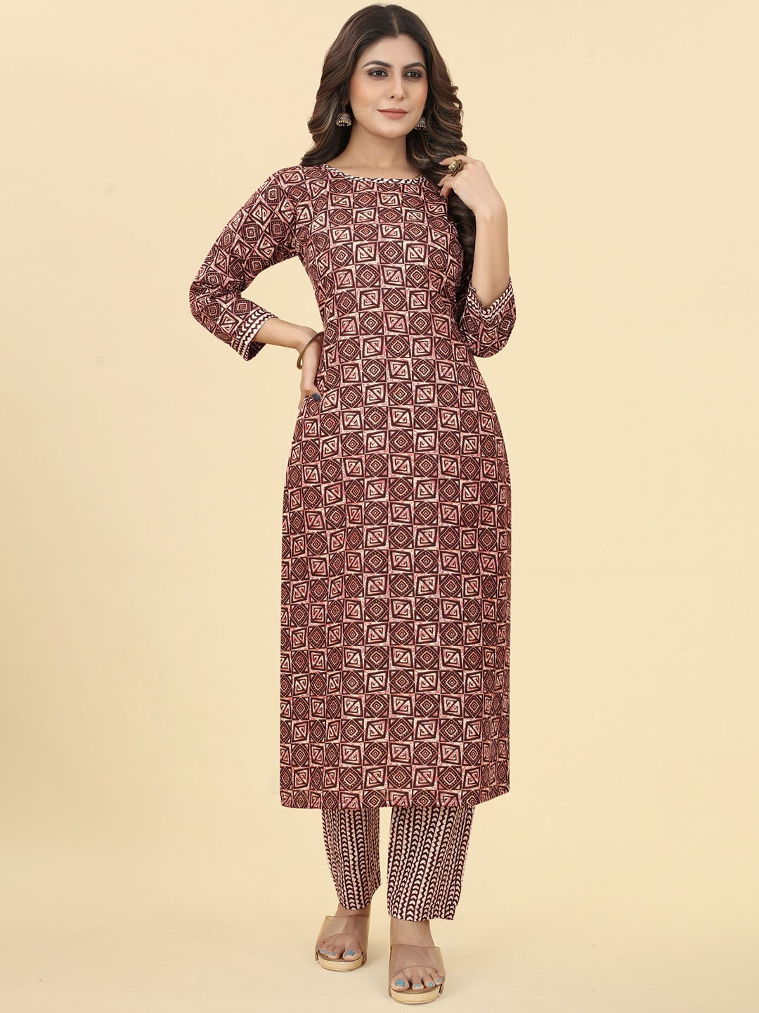 

EVERMORE Ethnic Motifs Printed Kurta with Trousers, Maroon