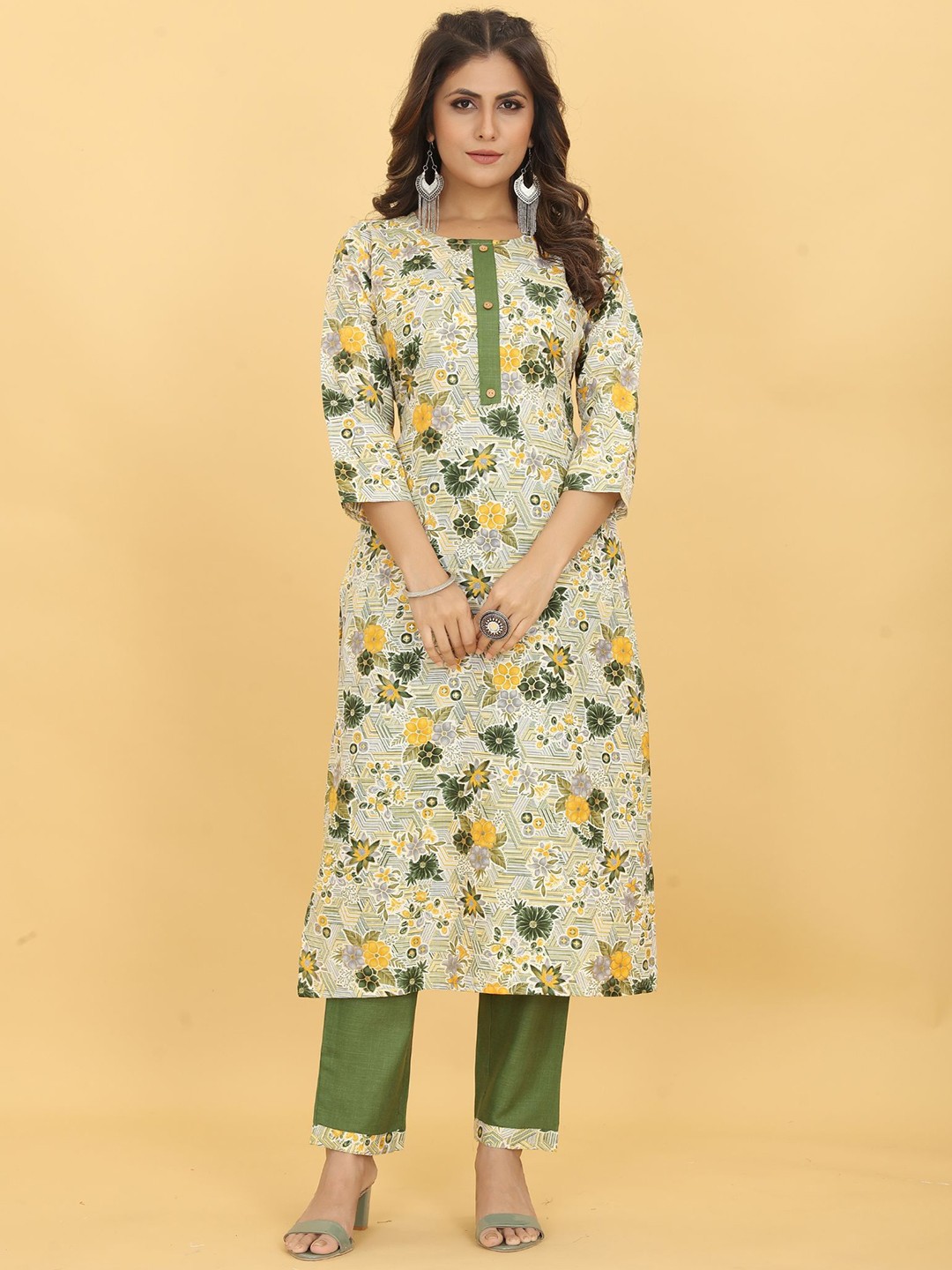 

EVERMORE Floral Printed Regular Kurta With Trousers, Olive