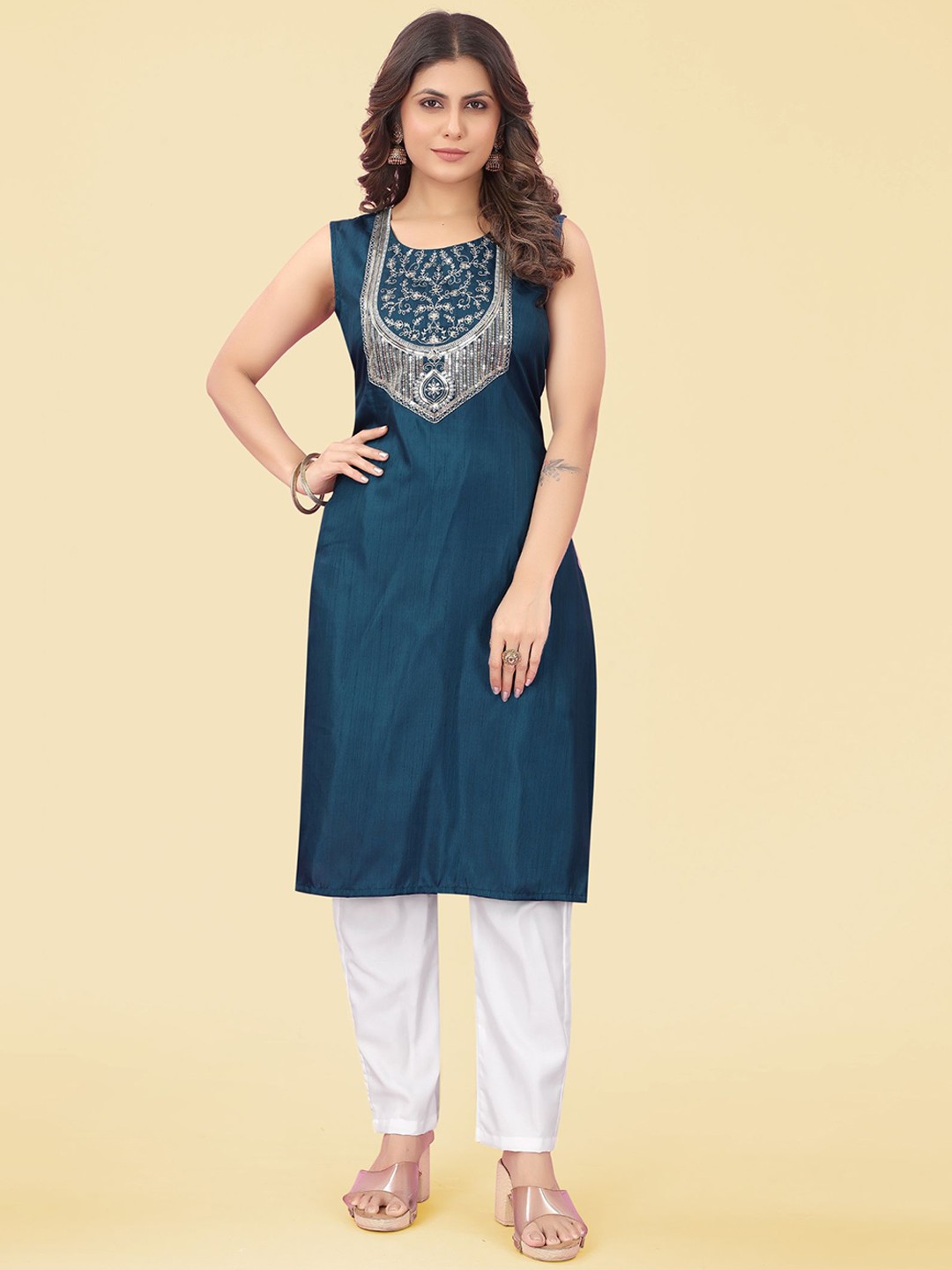 

EVERMORE Floral Embroidered Regular Thread Work Straight Kurta With Trousers, Teal