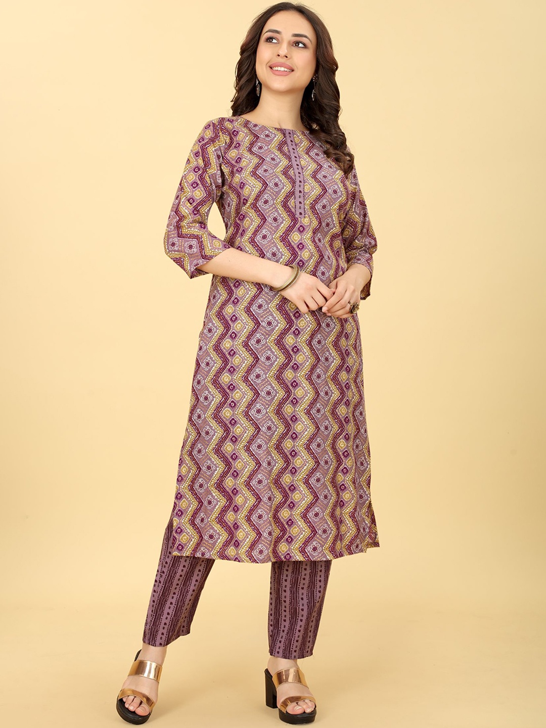 

EVERMORE Ethnic Motifs Printed Straight Kurta With Trousers, Burgundy