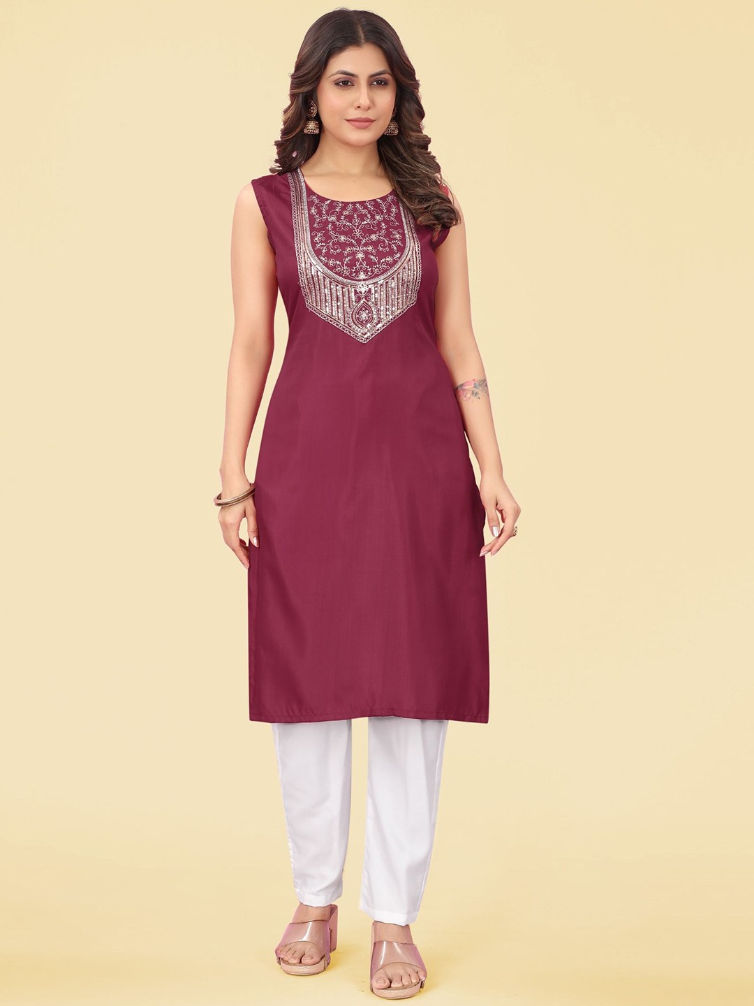 

EVERMORE Floral Embroidered Regular Thread Work Straight Kurta With Trousers, Burgundy