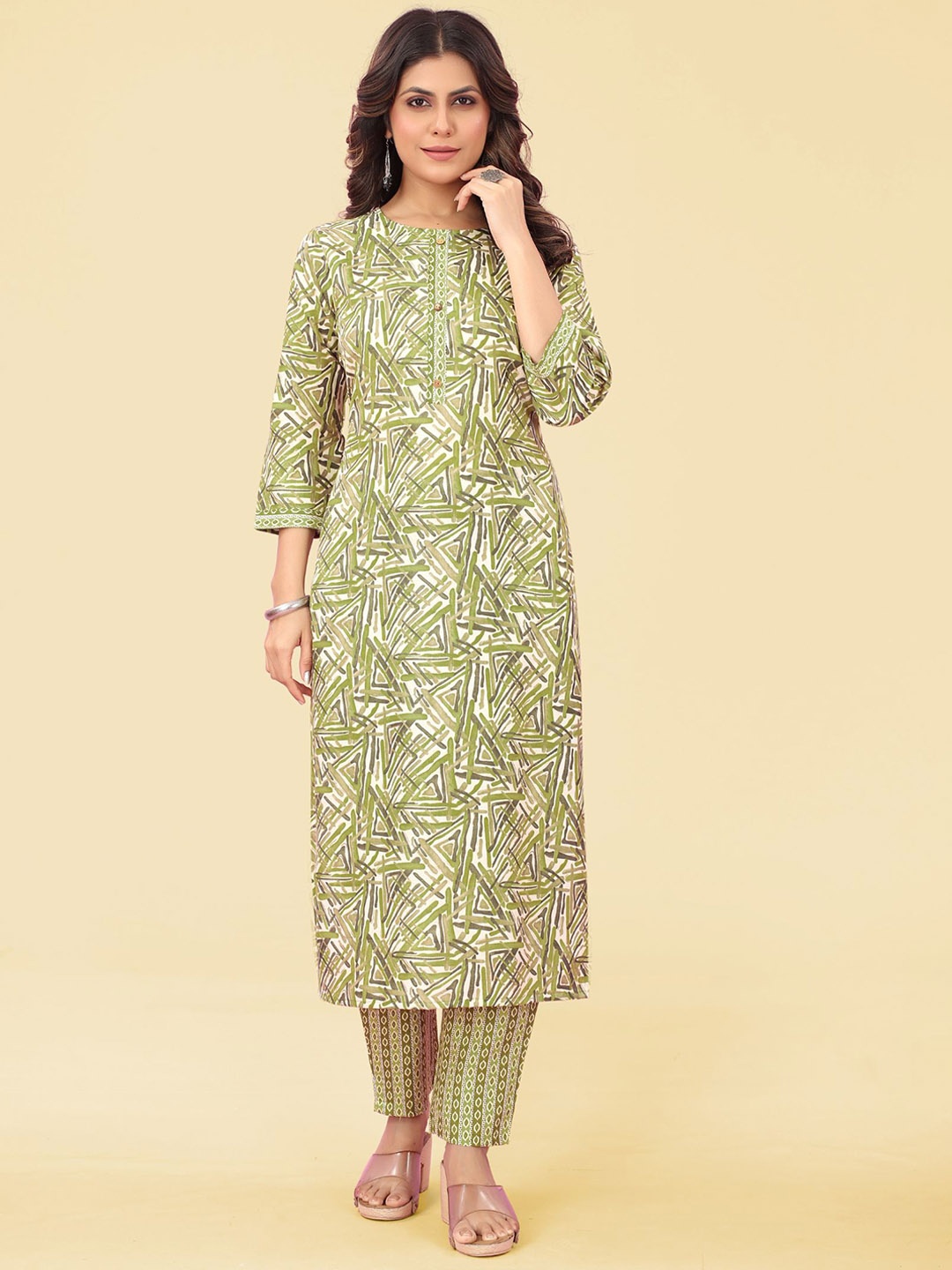 

Bridha Abstract Printed Regular Kurta With Trousers, Green