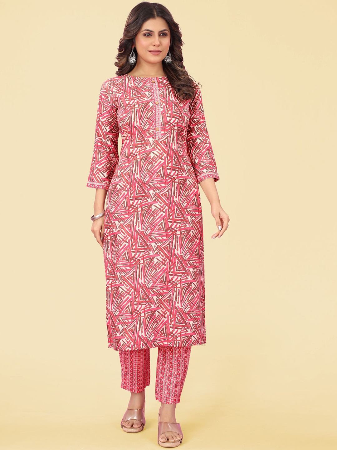 

Bridha Geometric Printed Boat Neck Straight Kurta with Trousers, Pink