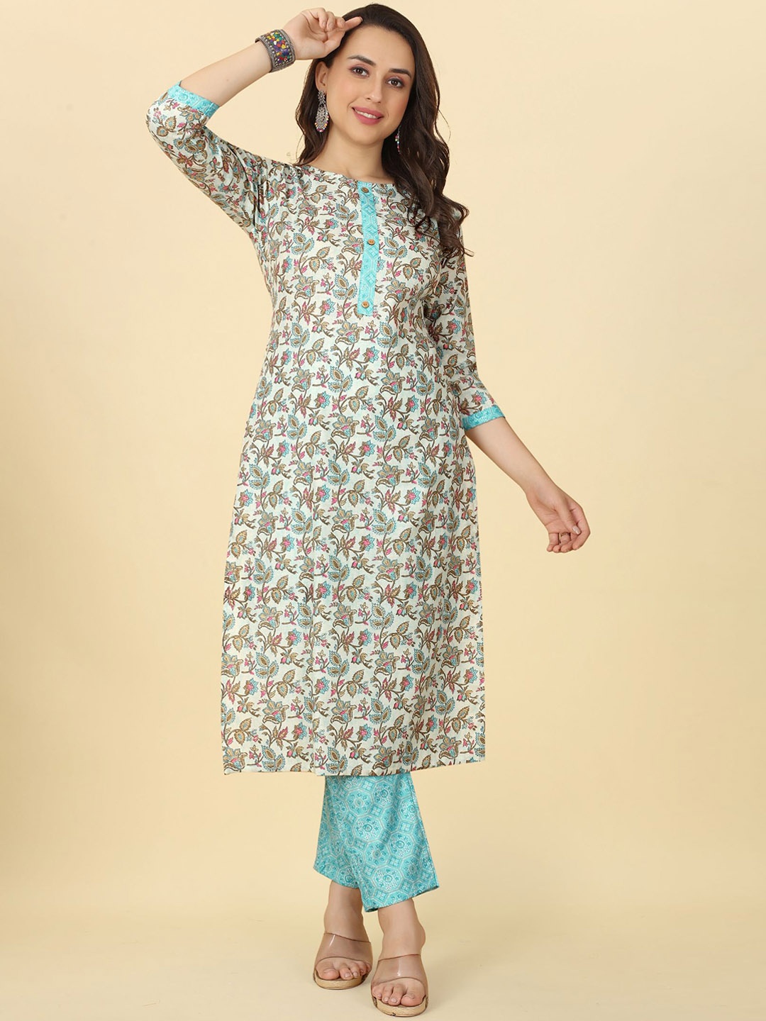 

Bridha Floral Printed Regular Kurta With Trousers, Turquoise blue