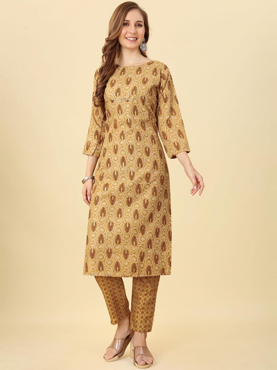 

Bridha Ethnic Motifs Printed Regular Gotta Patti Kurta With Trousers, Yellow