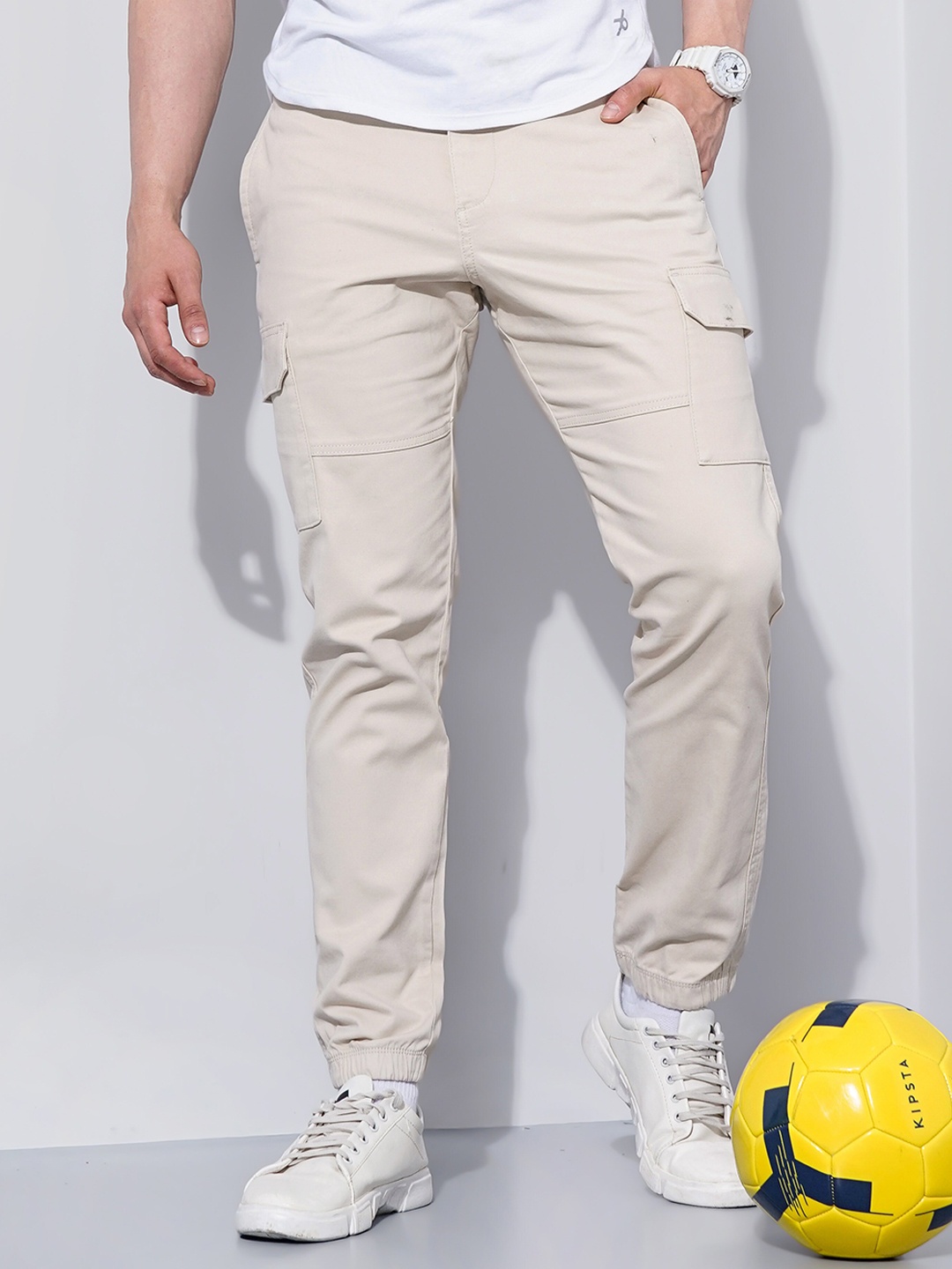 

Celio Men Slim Fit Cotton Cargos, Cream