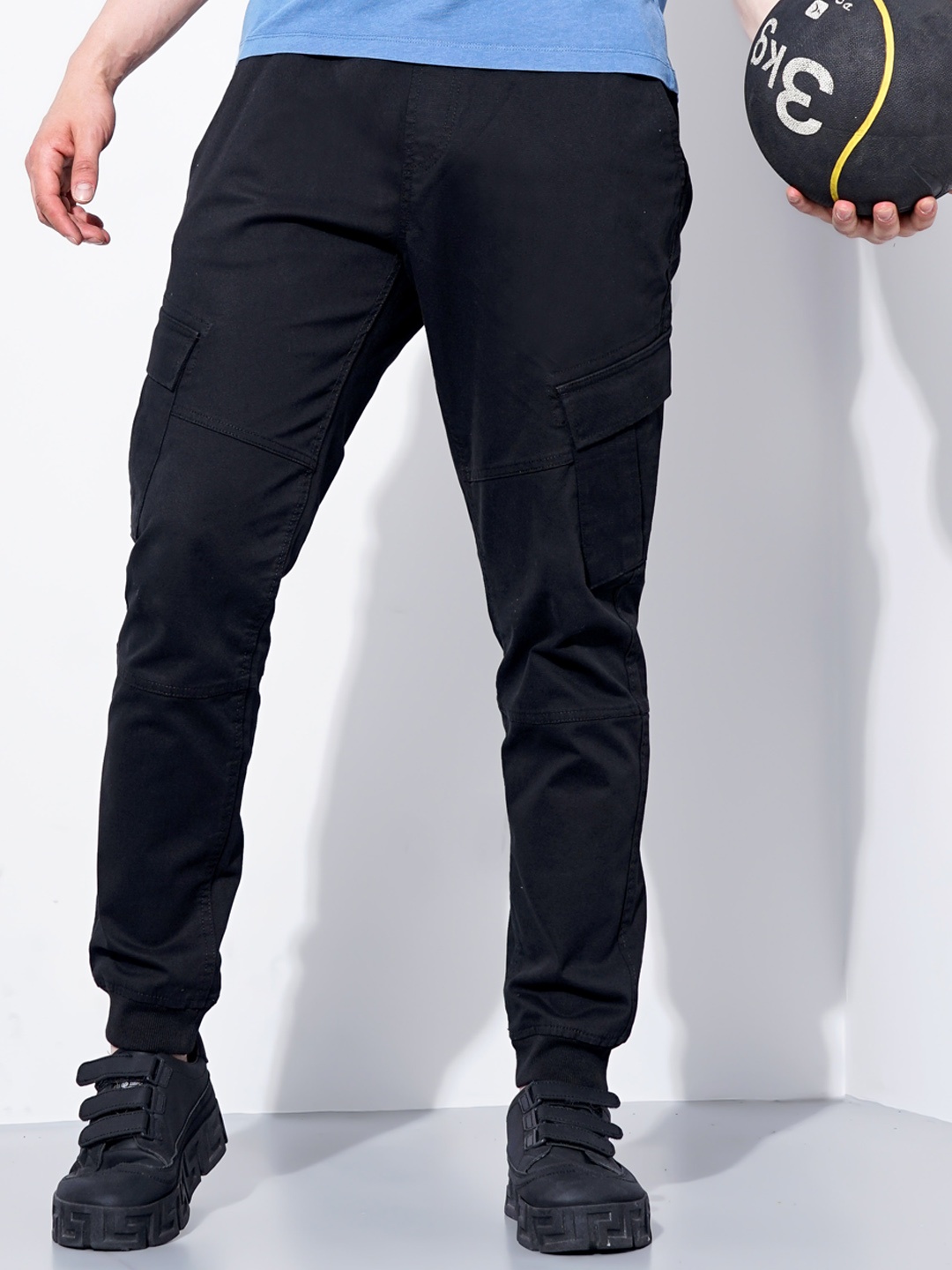 

Celio Men Mid-rise Cotton Cargos, Black