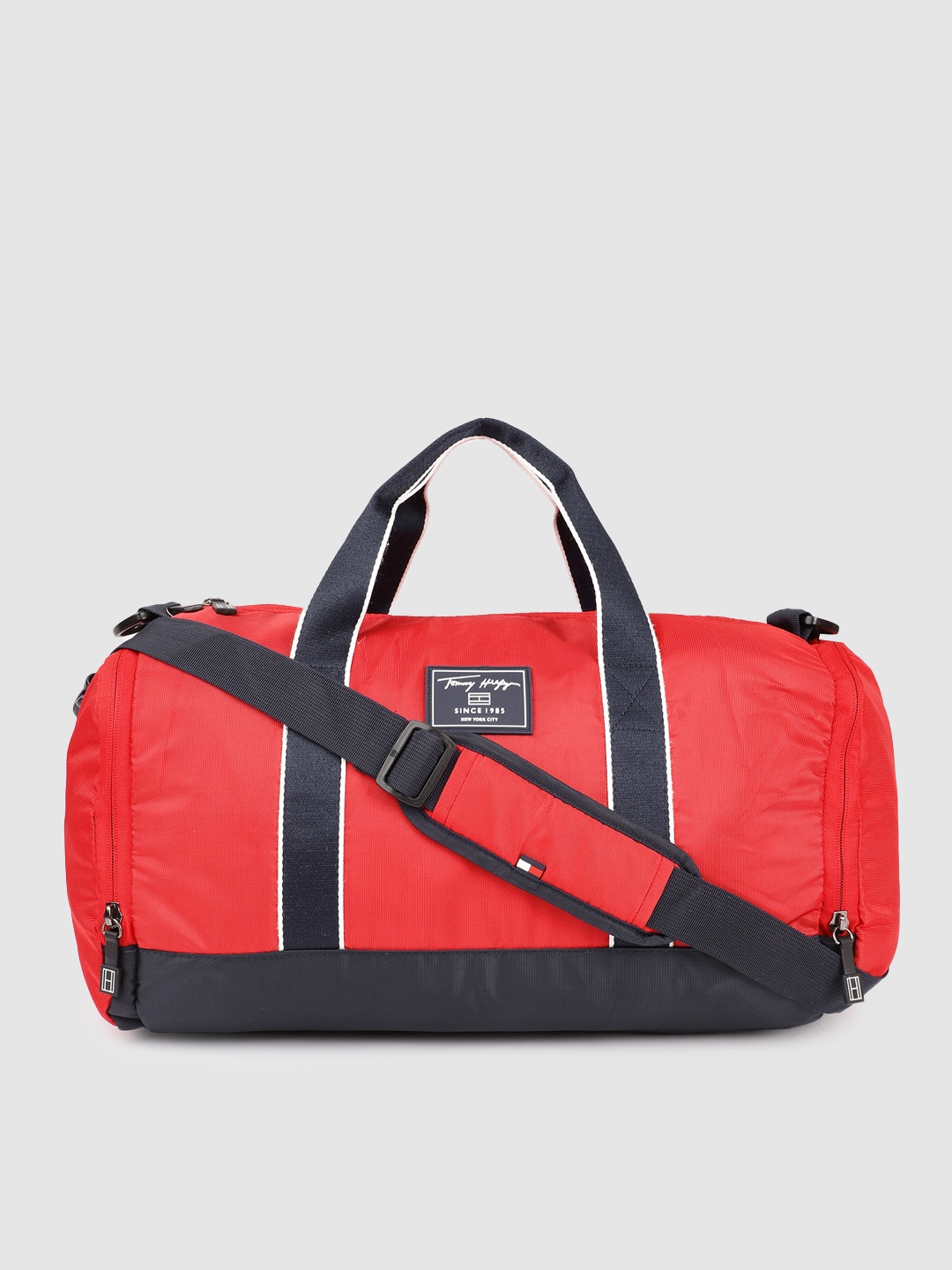 

Tommy Hilfiger Unisex Solid Duffel Bag, Red