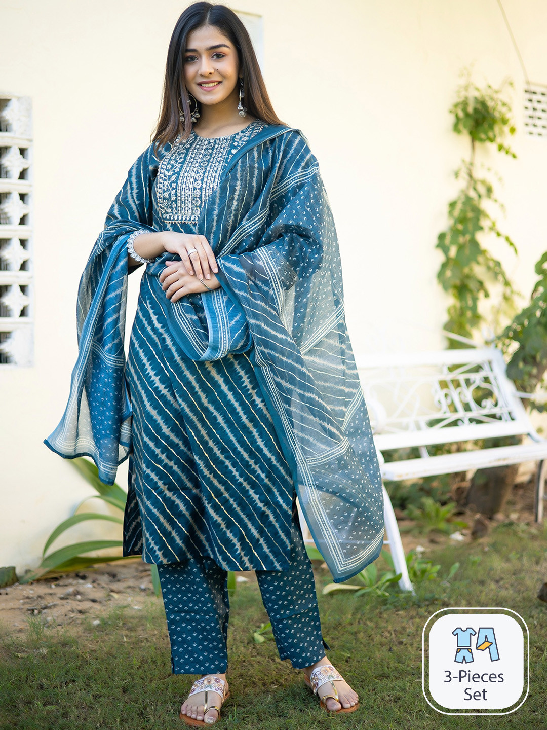 

misbis Women Printed Thread Work Kurta with Pyjamas & With Dupatta, Blue