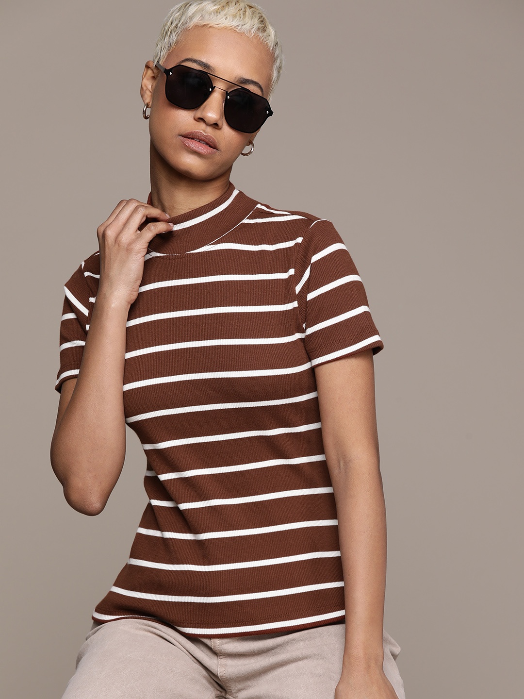 

The Roadster Lifestyle Co. Horizontal Striped Mock Neck Fitted Top, Brown