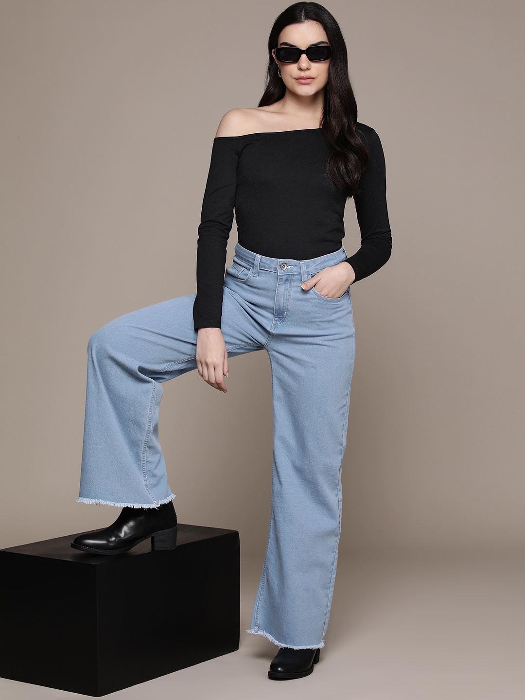 

The Roadster Lifestyle Co. One Shoulder Fitted Top, Black